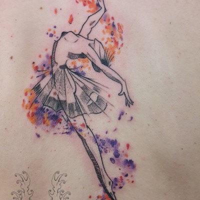 Tatuaj watercolor balerina( dragoste pentru dans), tatuaje fete